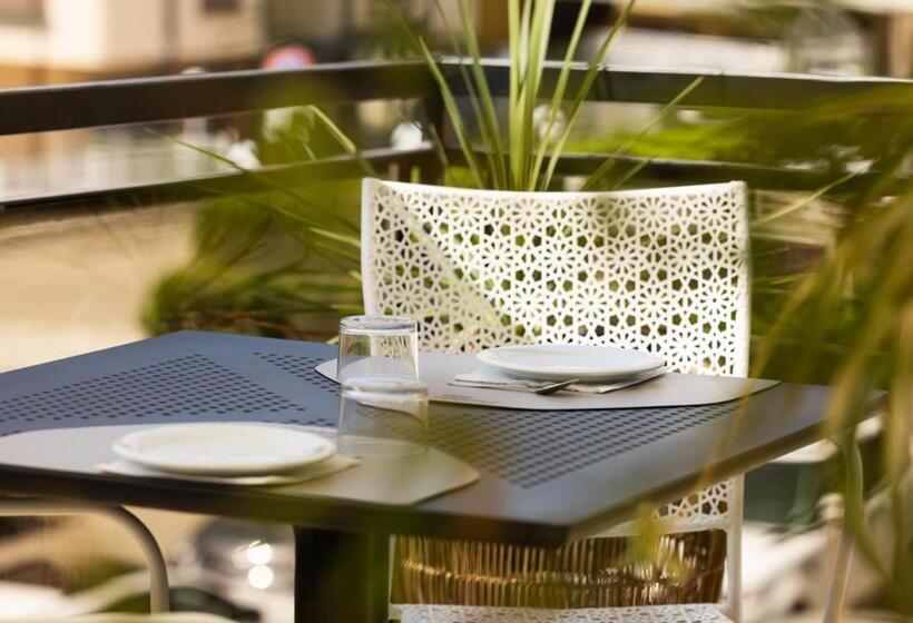 Отель Constellation