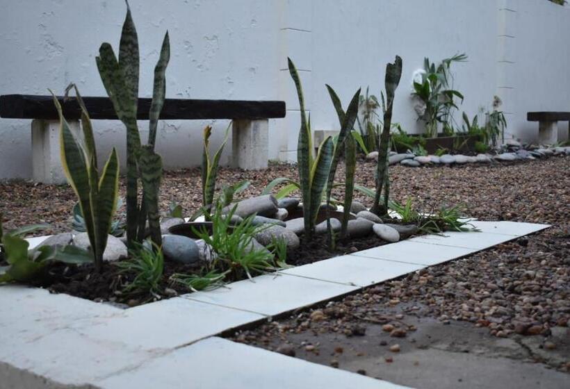 فندق El Colonial