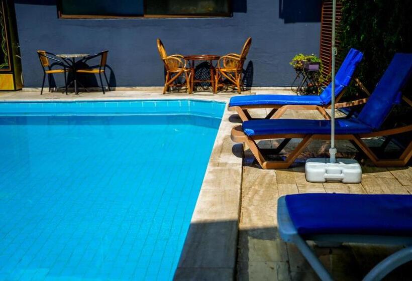 ホテル Four Seasons Apart