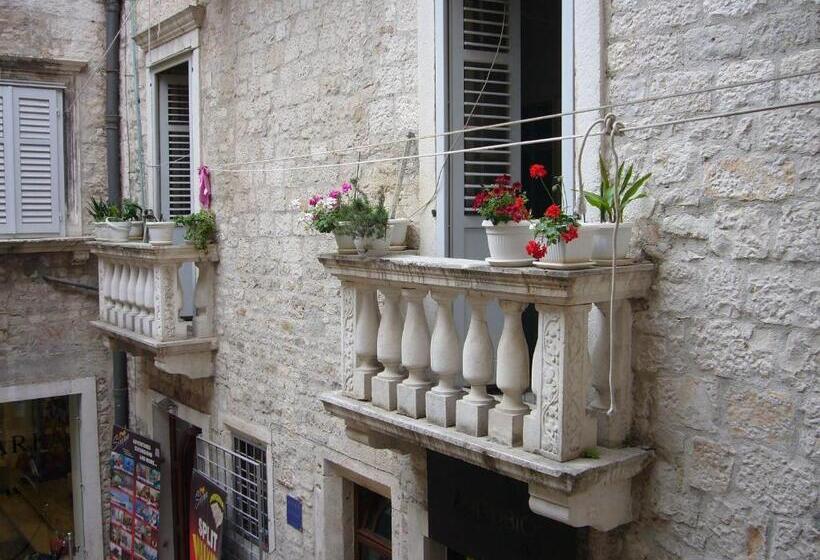 בית מלון כפרי Gothic Palace Heritage