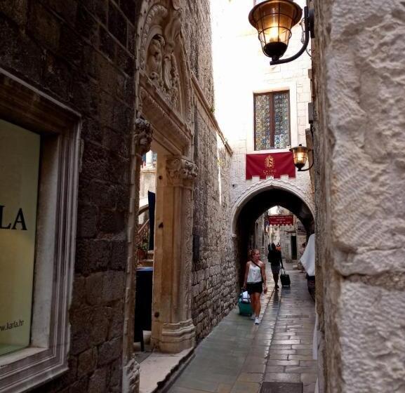 בית מלון כפרי Gothic Palace Heritage