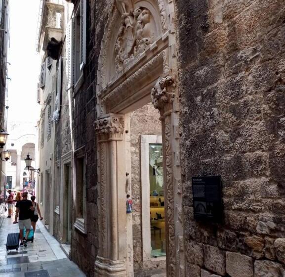 בית מלון כפרי Gothic Palace Heritage