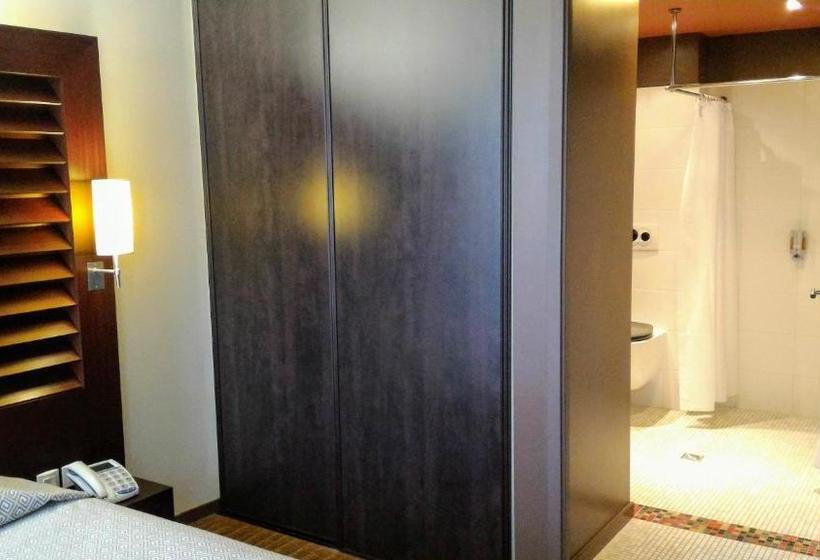 בית מלון כפרי La Corniche