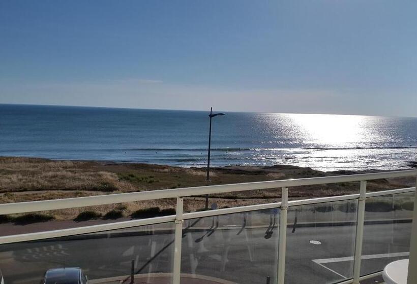 בית מלון כפרי La Corniche