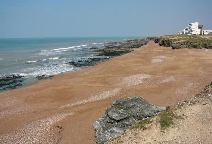 בית מלון כפרי La Corniche