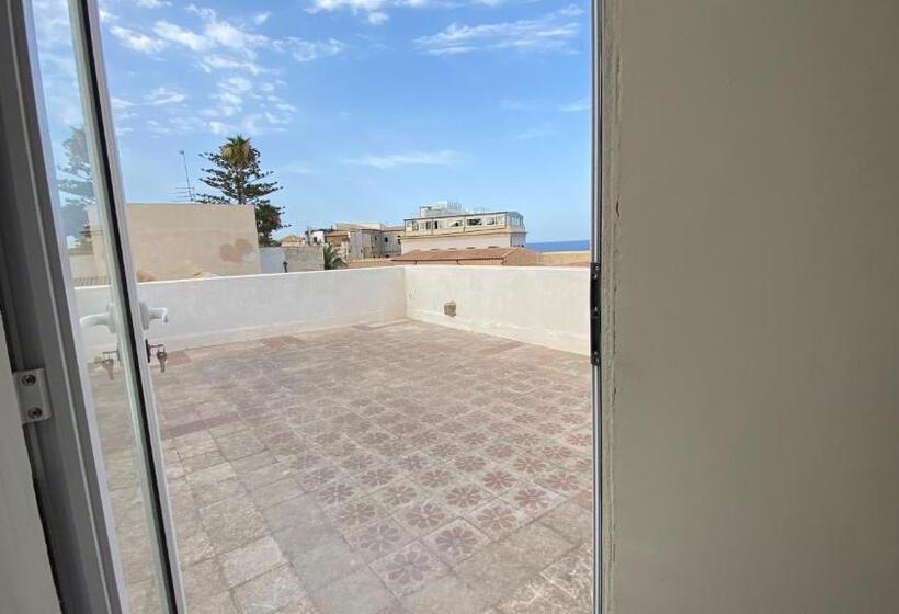 Отель Lanterne Magiche Ortigia Suites