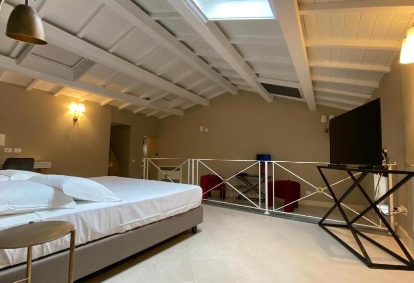 Отель Lanterne Magiche Ortigia Suites