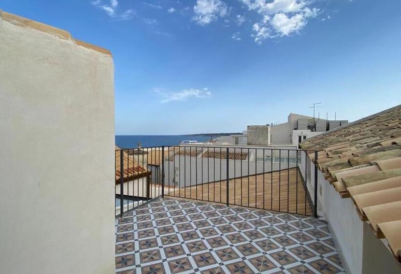 Отель Lanterne Magiche Ortigia Suites