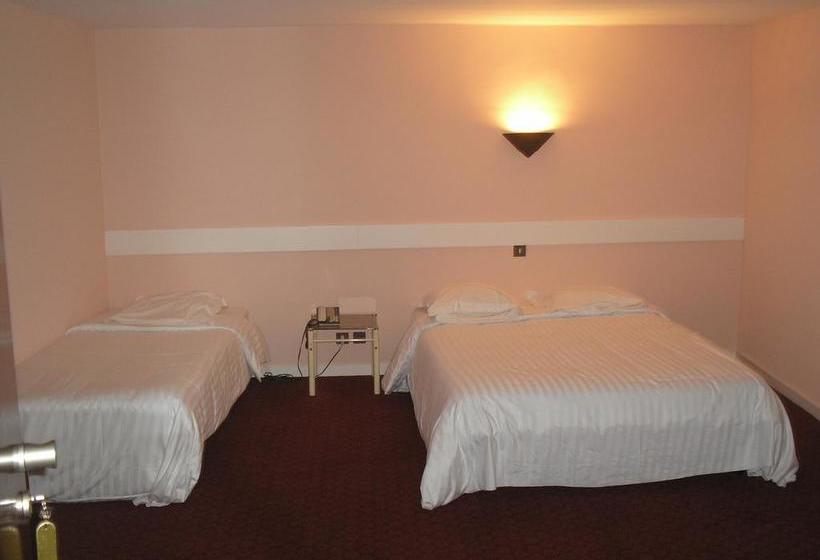 Отель Le Central By Santat !