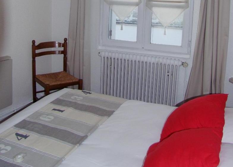 ホテル Hôtel 2 étoiles Et Restaurant Le Galet Bleu