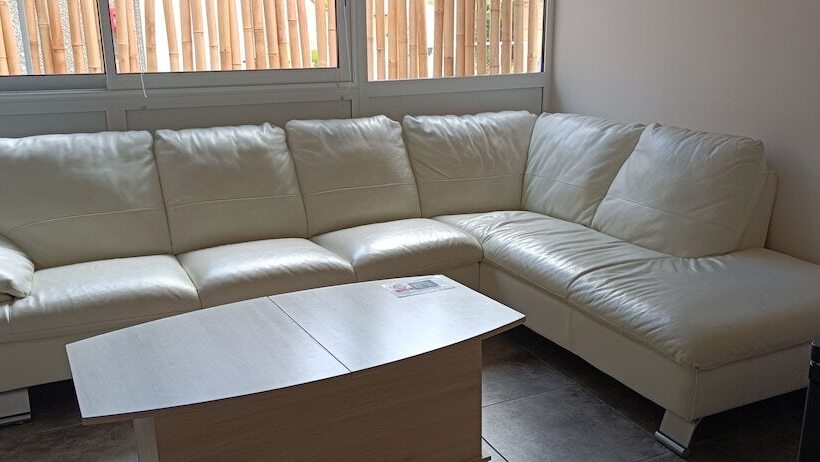 בית מלון כפרי Le Majestic Canet Plage