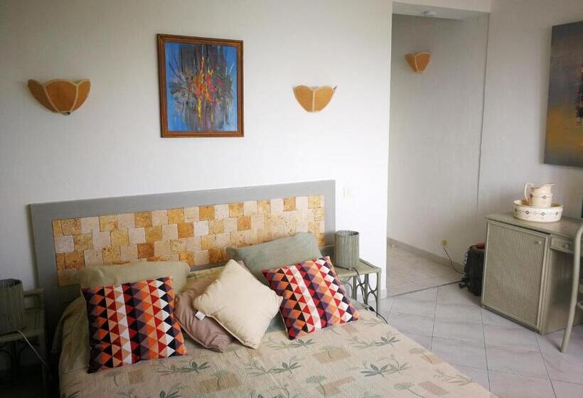 Отель Levolle Marine