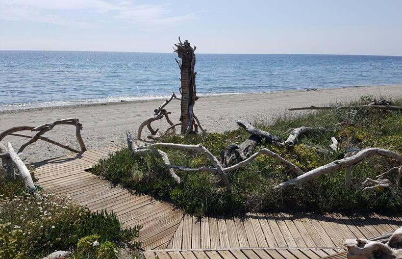 Отель Levolle Marine