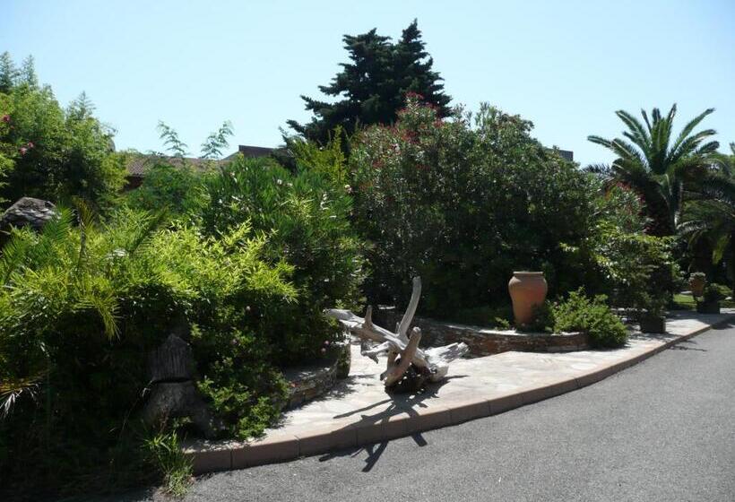 Отель Levolle Marine