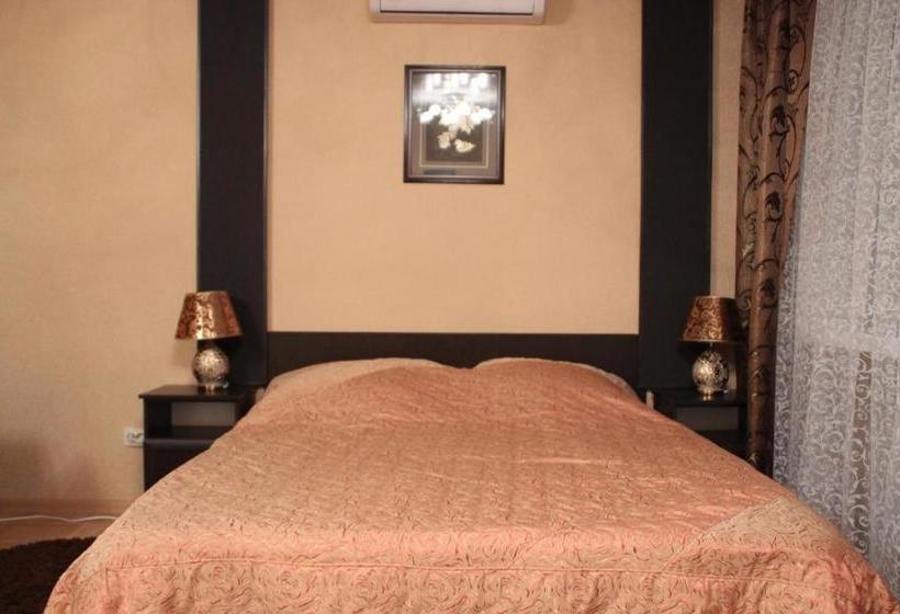 בית מלון כפרי Lyuks