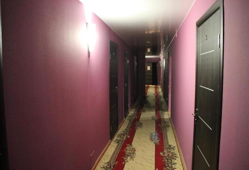 בית מלון כפרי Lyuks