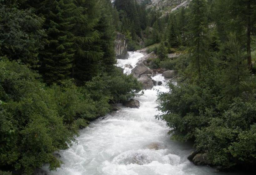 בית מלון כפרי Rhonequelle