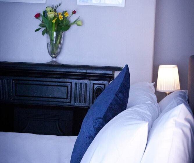 בית מלון כפרי Rowton Poplars