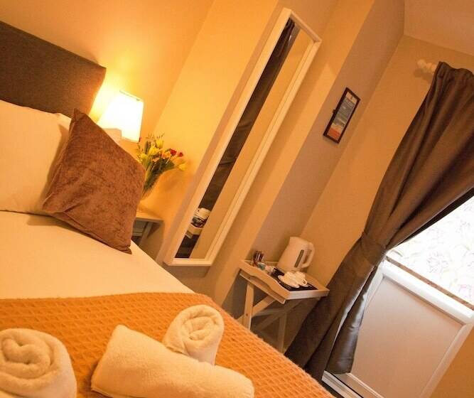 בית מלון כפרי Rowton Poplars