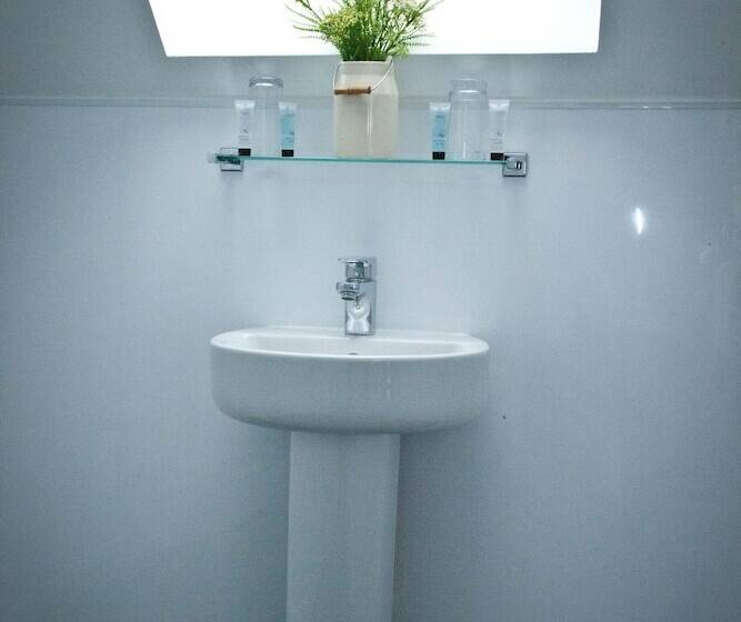 בית מלון כפרי Rowton Poplars