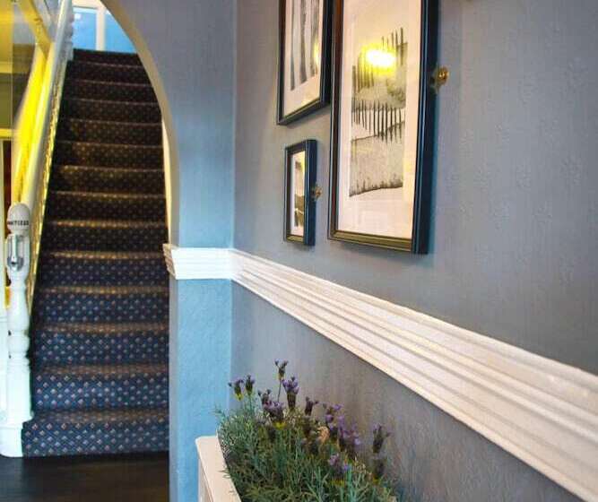 בית מלון כפרי Rowton Poplars