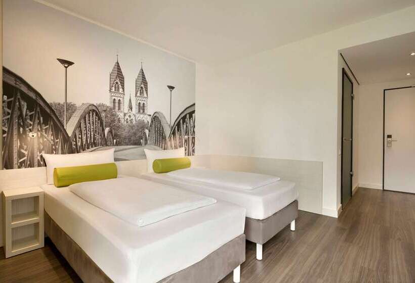 فندق Super 8 Freiburg