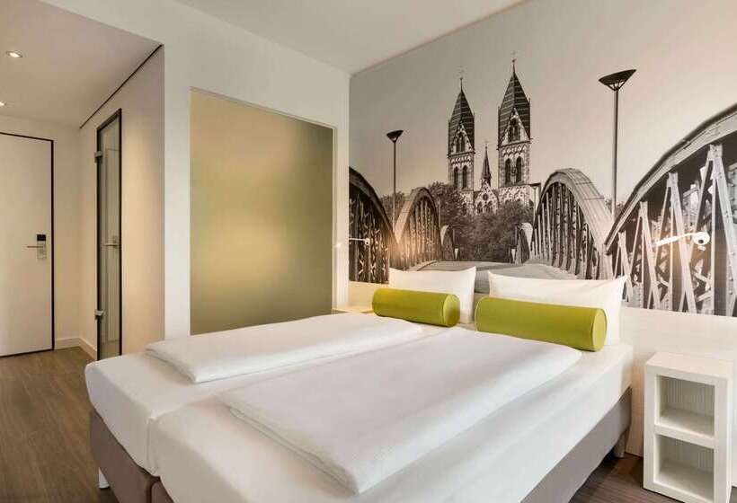 فندق Super 8 Freiburg