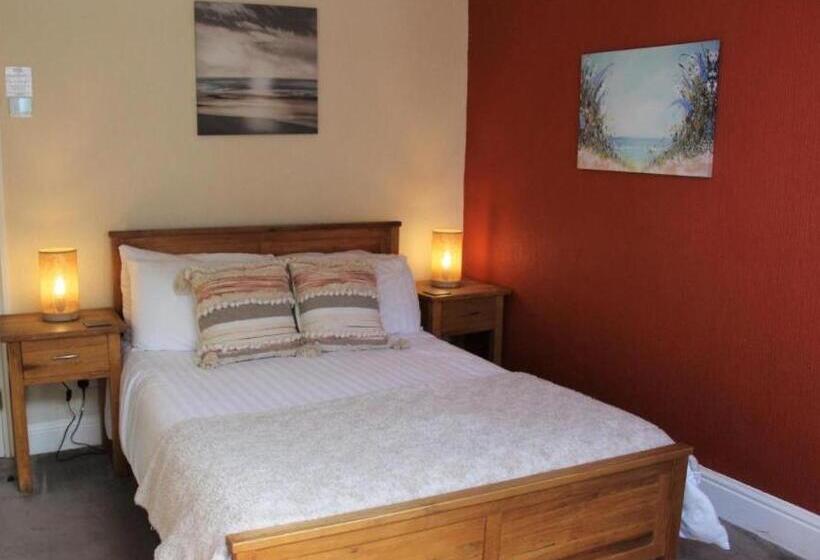 Отель The Crown