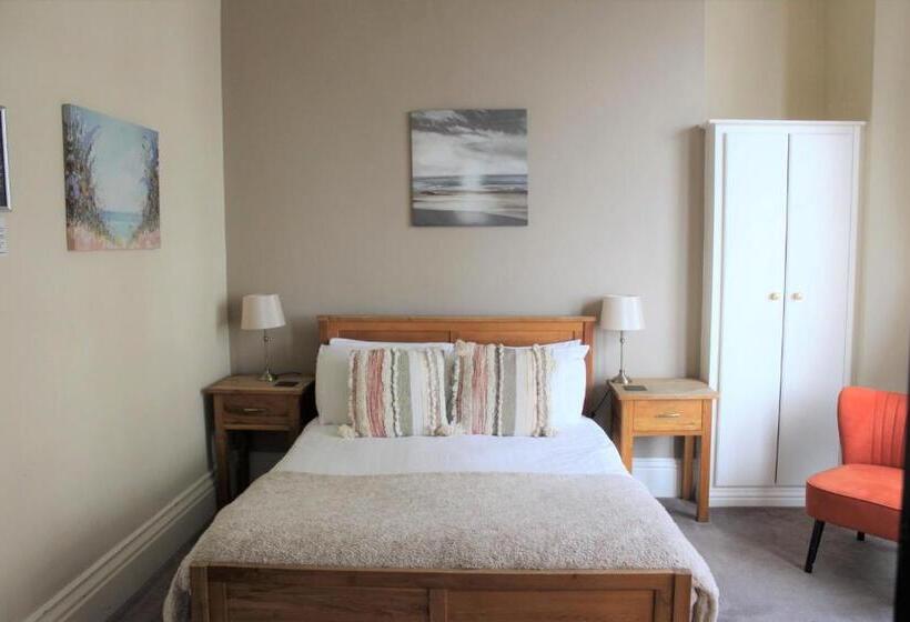 Отель The Crown