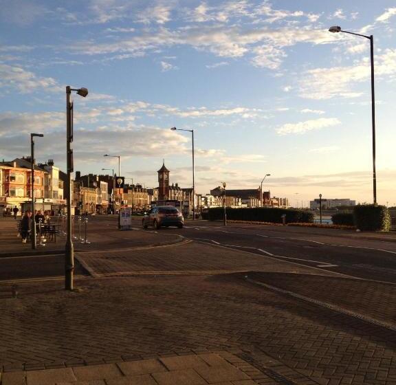 Отель The Crown