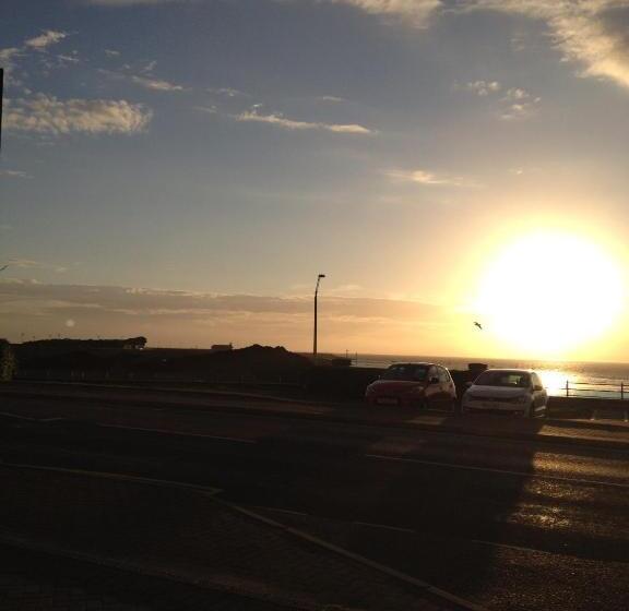 Отель The Crown