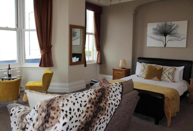 Отель The Crown