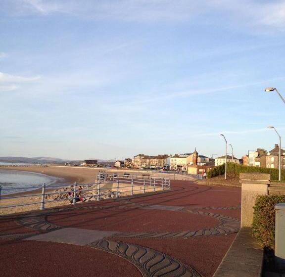 Отель The Crown