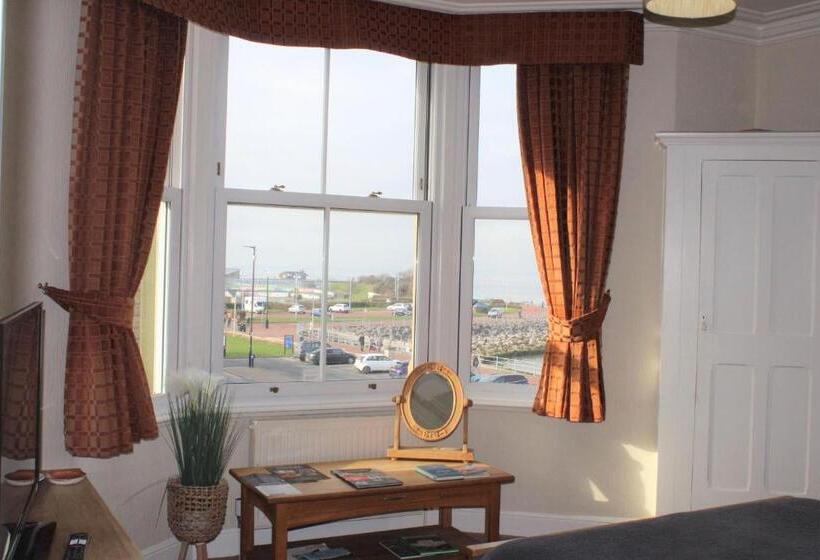 Отель The Crown