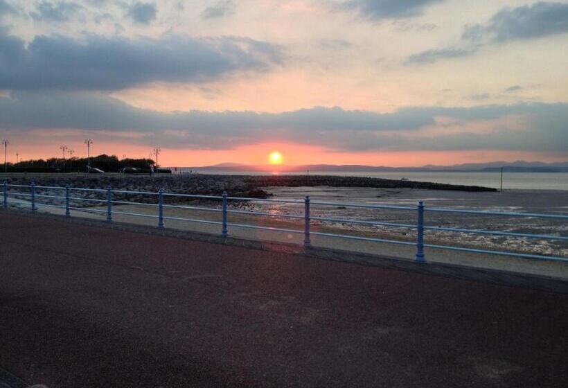 Отель The Crown