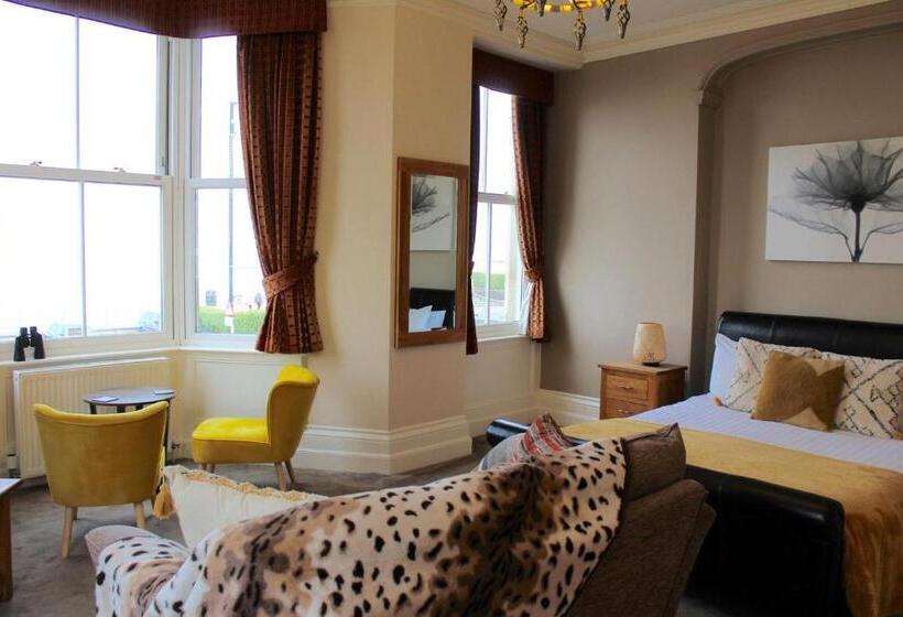 Отель The Crown