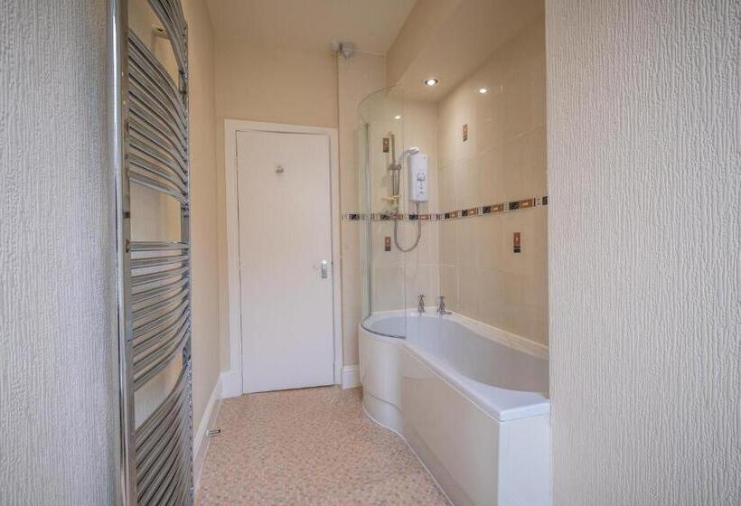 Отель The Crown