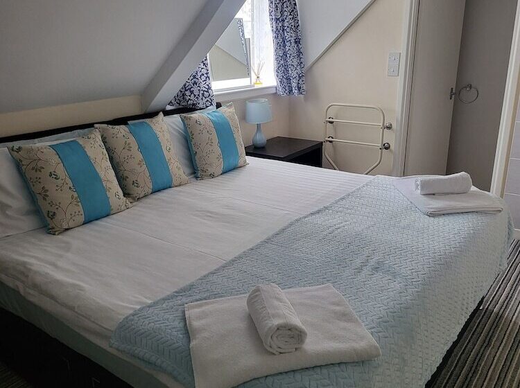 ホテル The Old Bank House