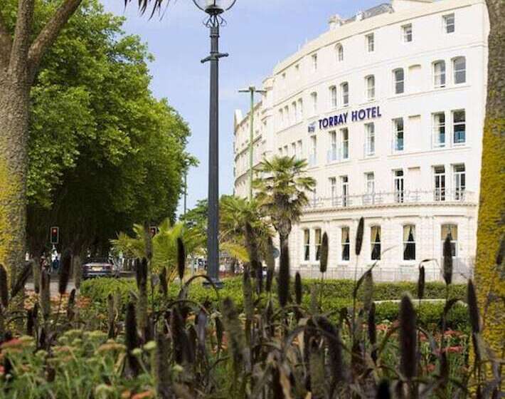 בית מלון כפרי The Caledonian Torbay