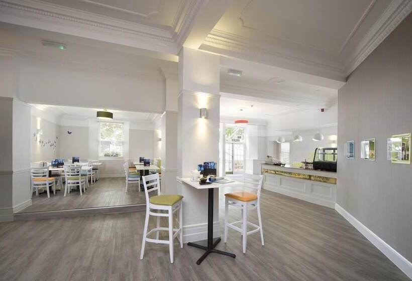 בית מלון כפרי The Caledonian Torbay