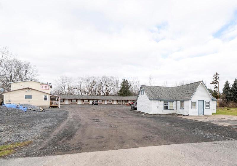 מוטל OYO Starlite Seneca Falls