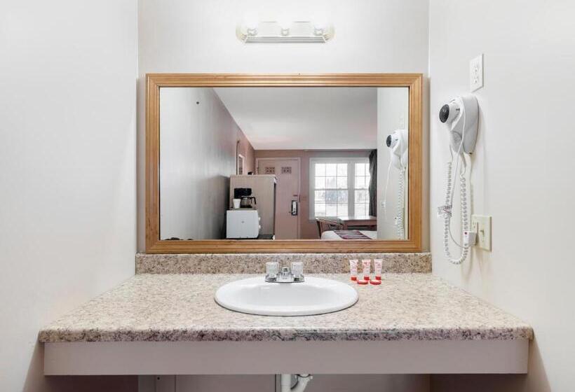 מוטל OYO Starlite Seneca Falls