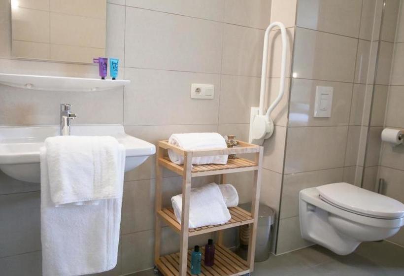 فندق Antwerp Inn