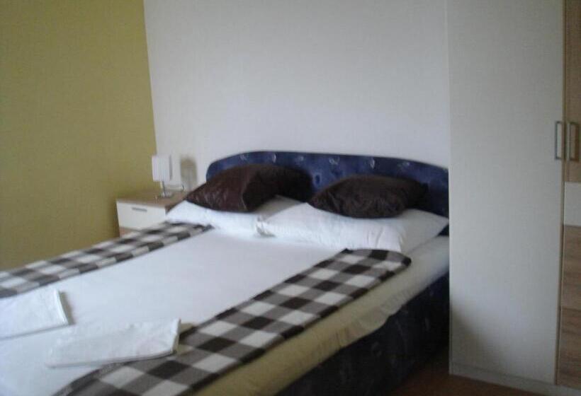 Aparthotel Pecic