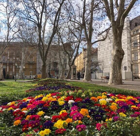 Bed and Breakfast 4citywindows