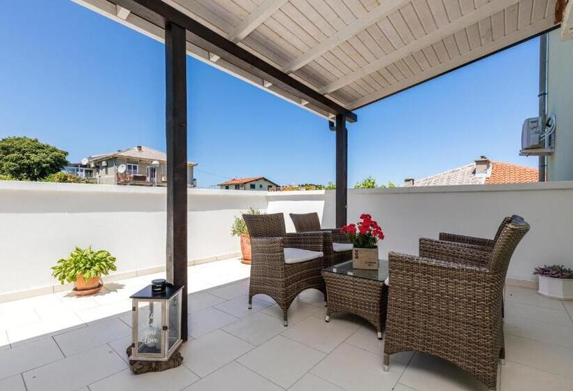 Bed and Breakfast Alaburic Rooms & Apartment