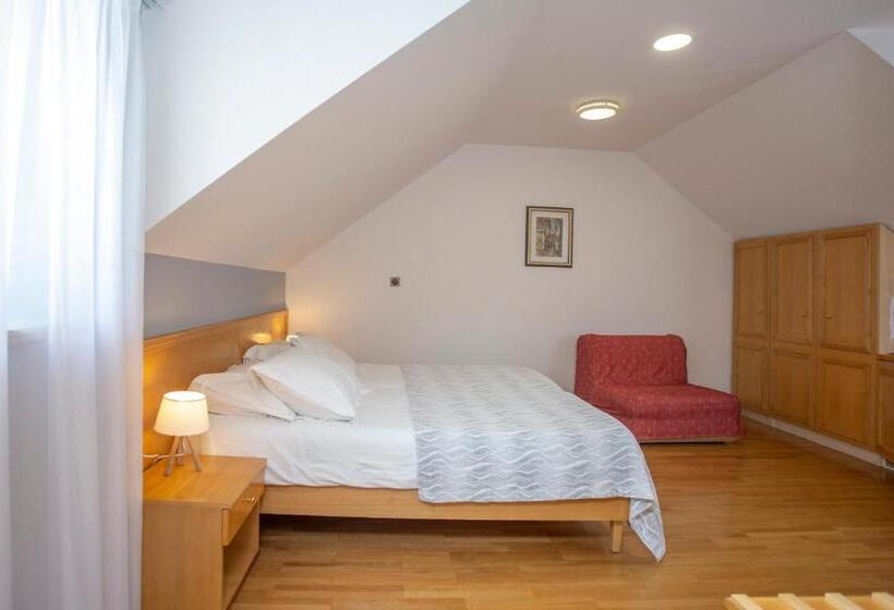 تختخواب و صبحانه Villa Ana Split