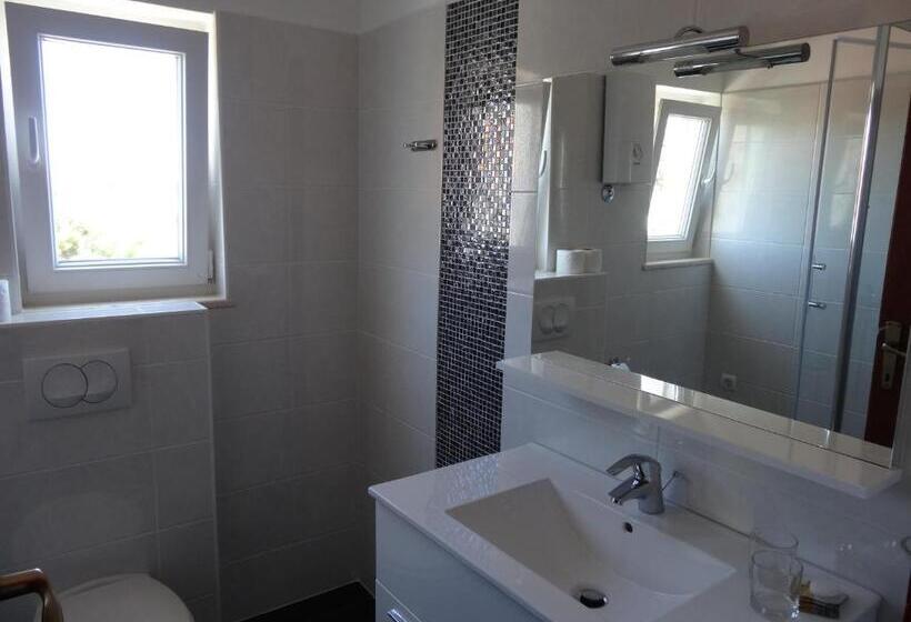 Gina Bed & Breakfast