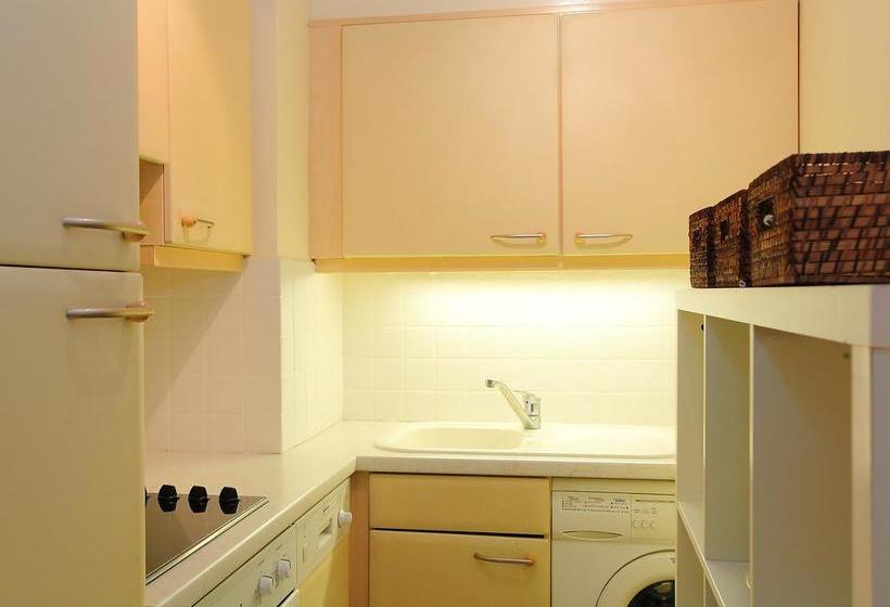 Отель Cannes Bay