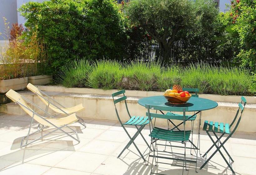 בית מלון כפרי Cannes Bay